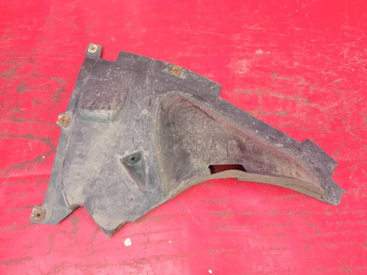 Пыльник переднего бампера