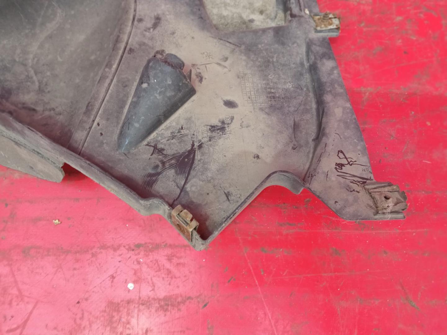 Пыльник переднего бампера