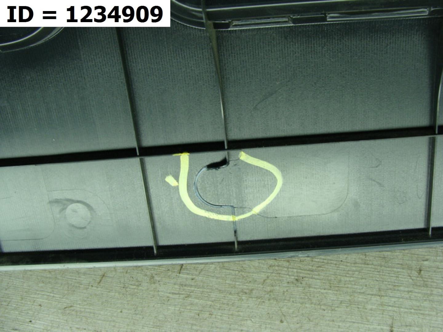 Обшивка крышки багажника