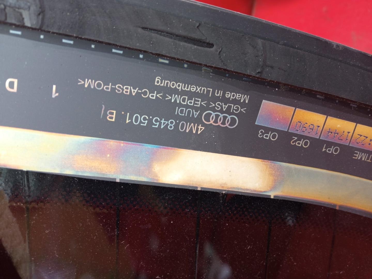 Стекло двери багажника