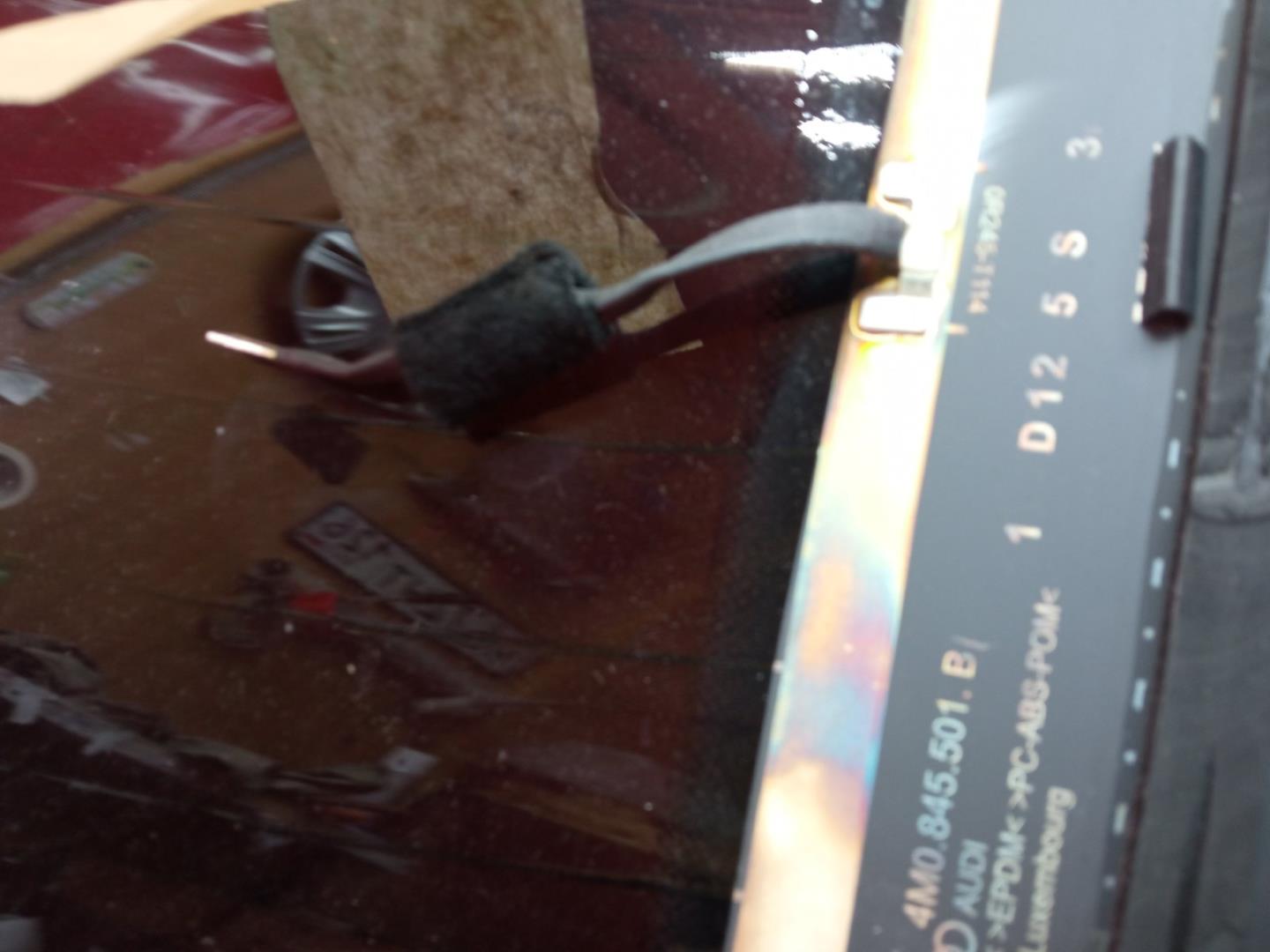 Стекло двери багажника