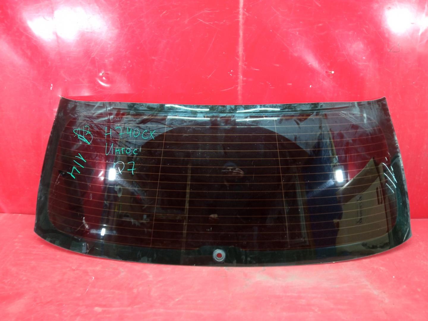 Стекло двери багажника