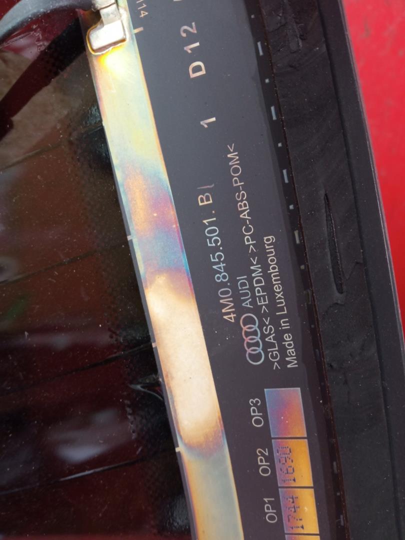 Стекло двери багажника