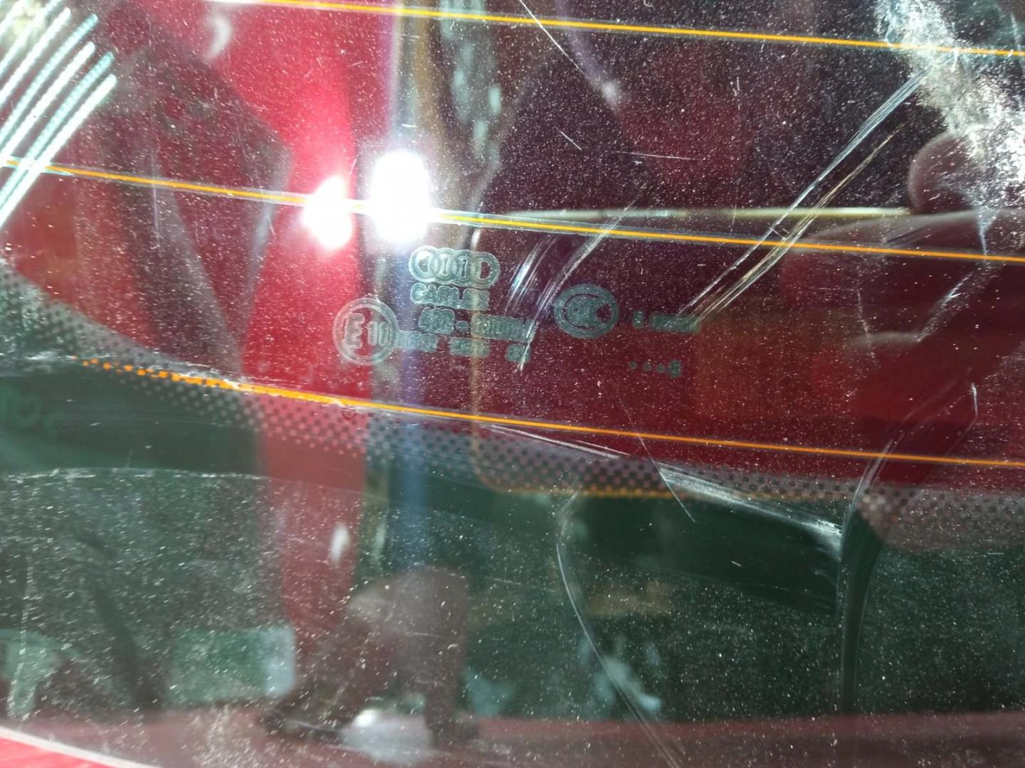 Стекло двери багажника