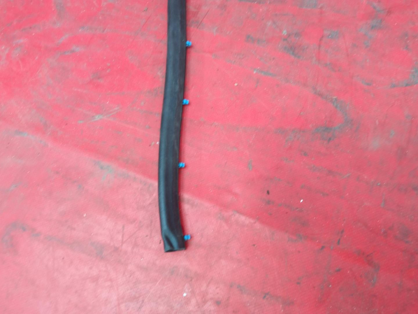 Уплотнитель двери