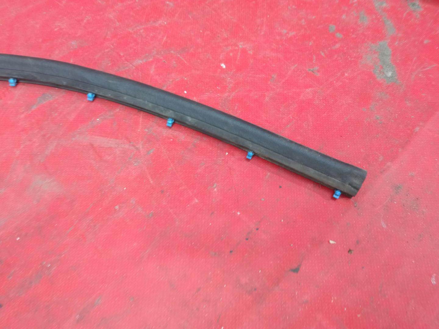 Уплотнитель двери