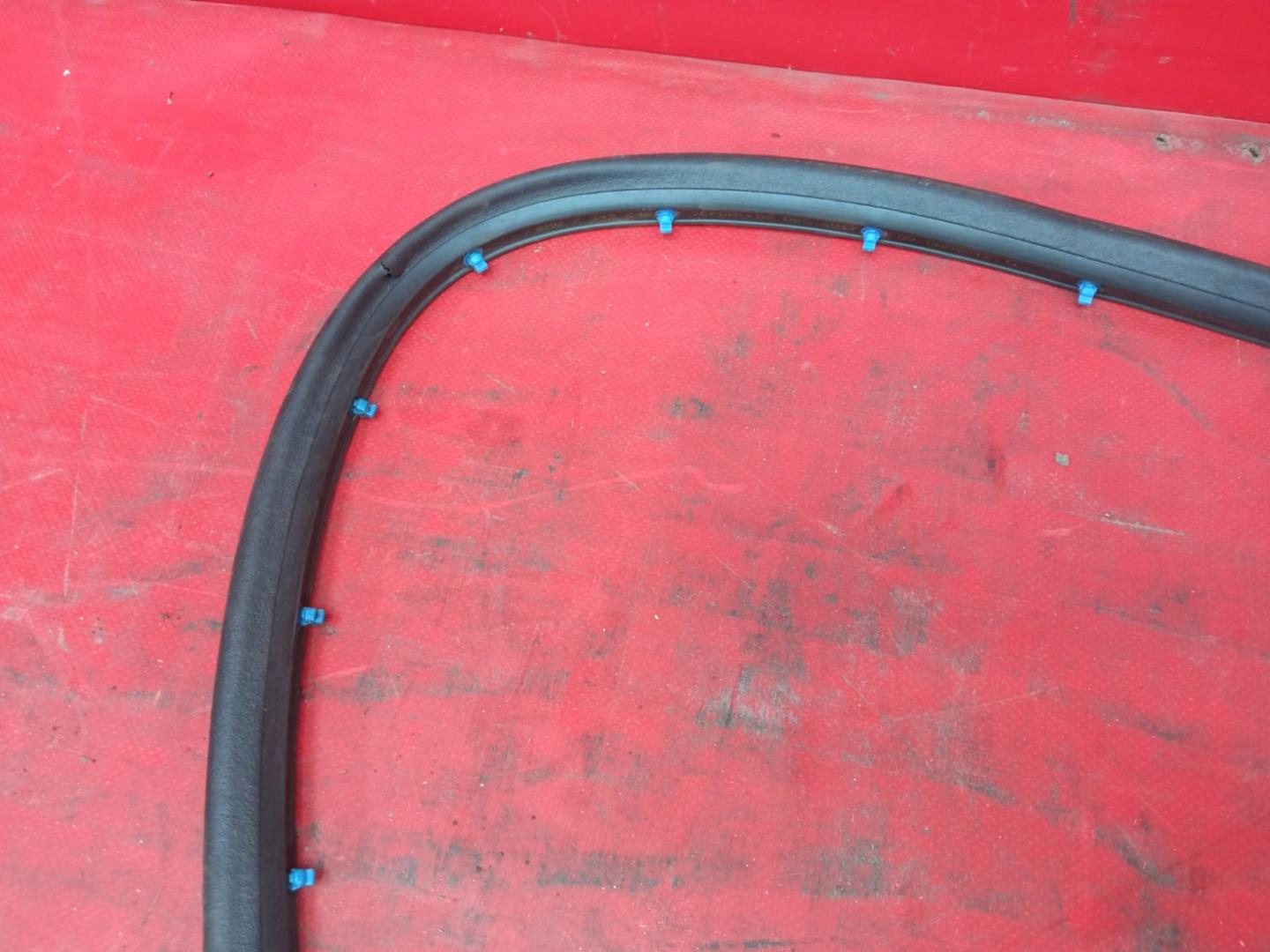 Уплотнитель двери