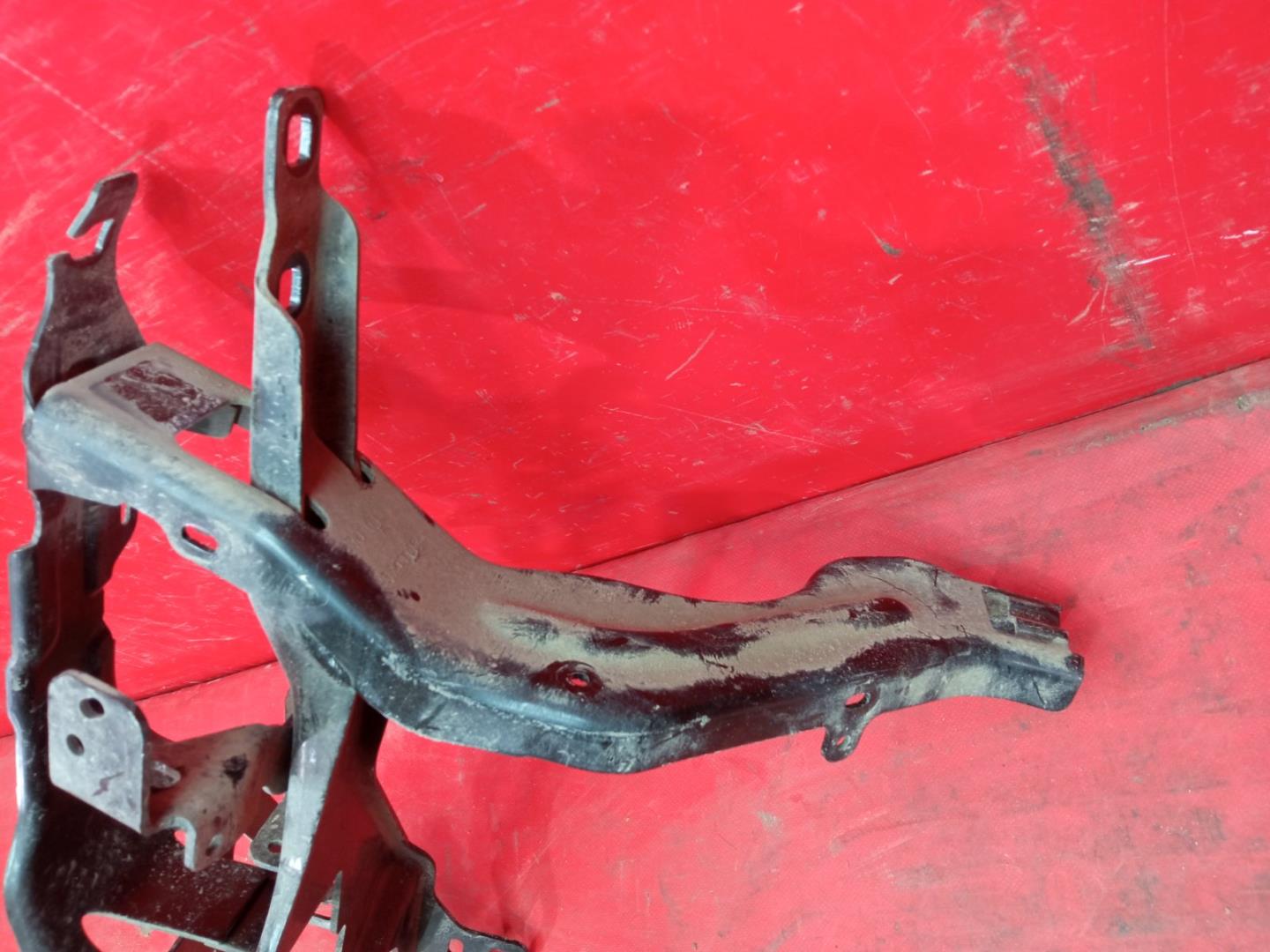 Кронштейн крепления фары