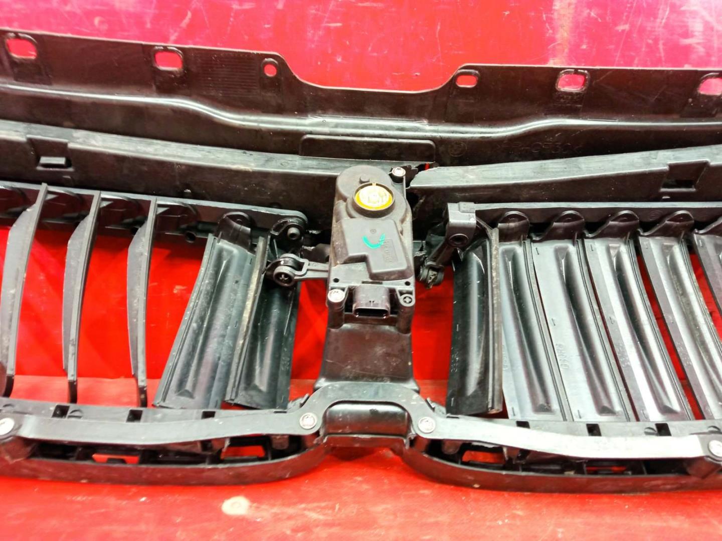 Жалюзи (воздуховод) бампера переднего