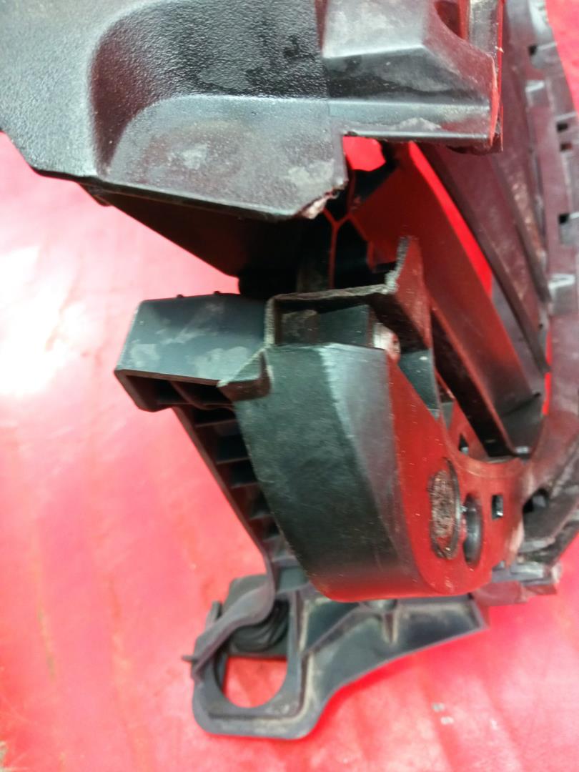 Жалюзи (воздуховод) бампера переднего