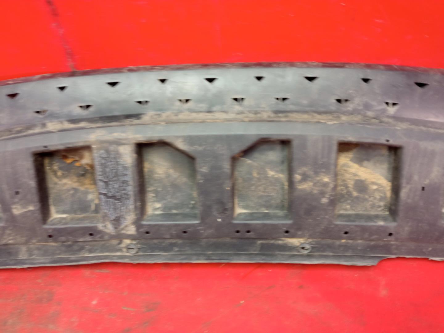 Пыльник переднего бампера