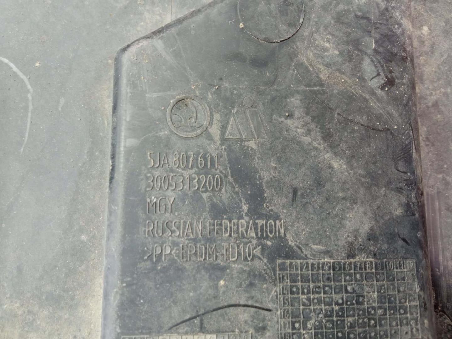 Пыльник переднего бампера