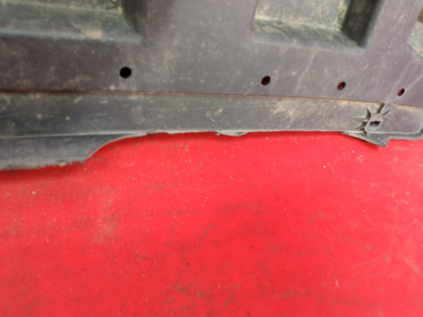 Пыльник переднего бампера