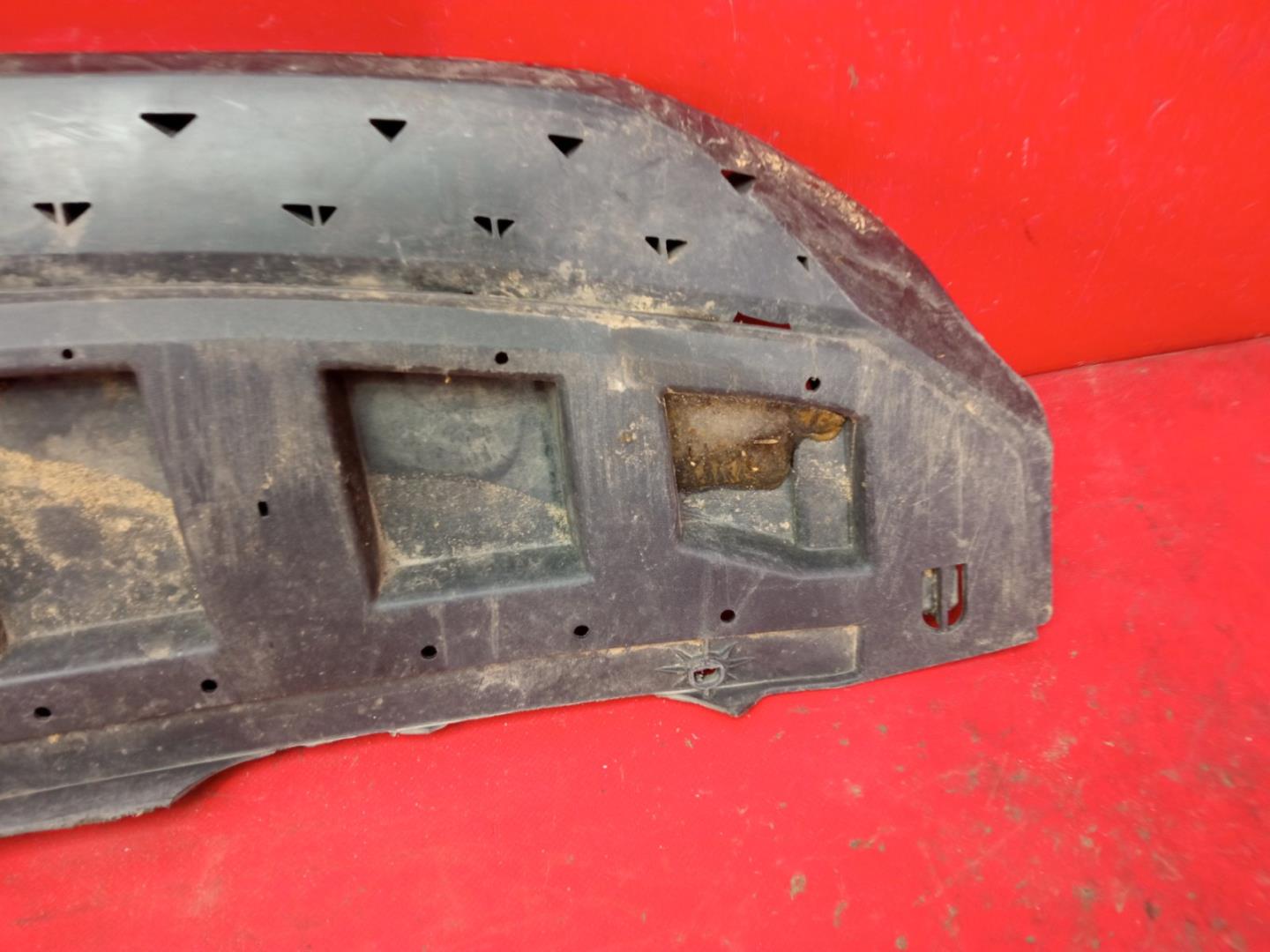 Пыльник переднего бампера