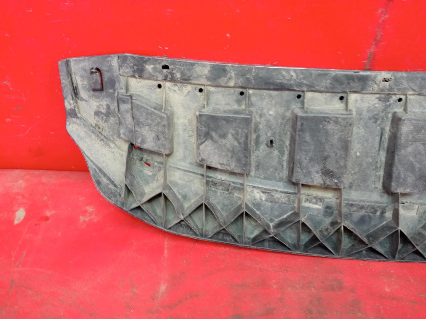 Пыльник переднего бампера