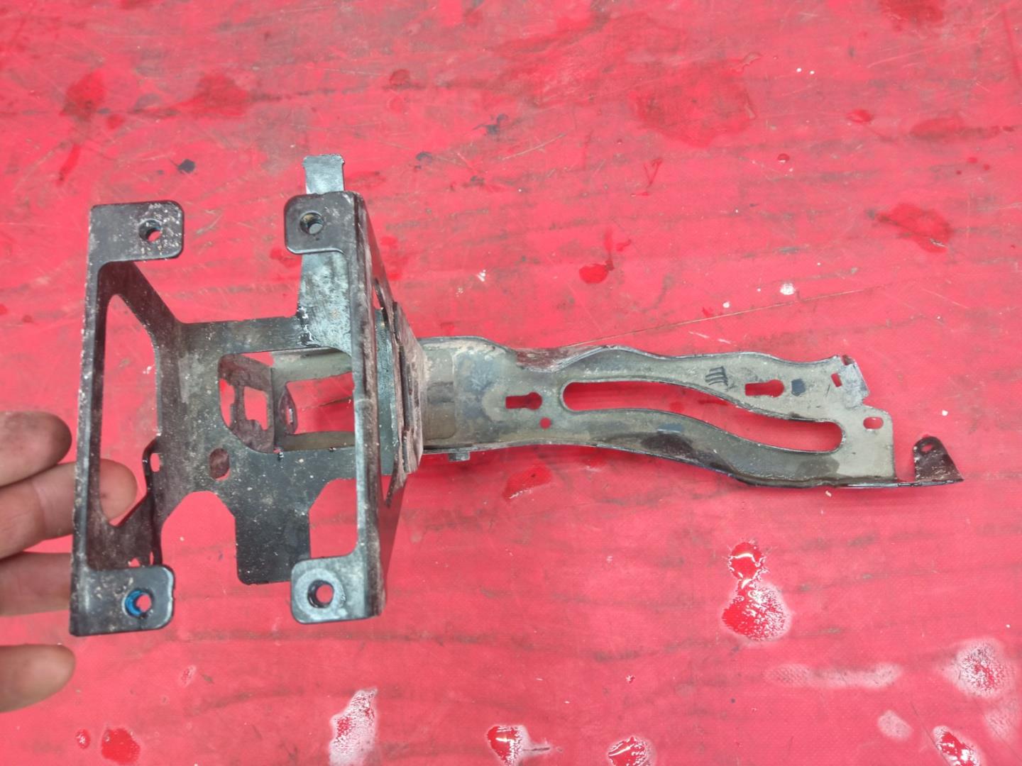 Кронштейн крепления фары