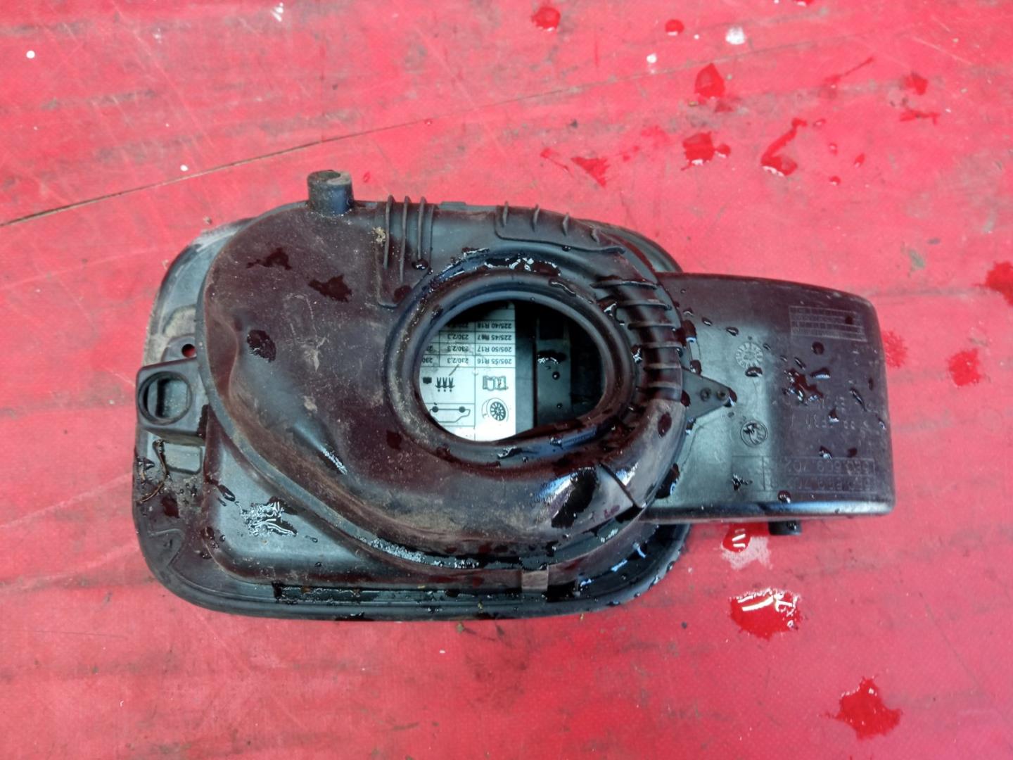 Лючок бензобака