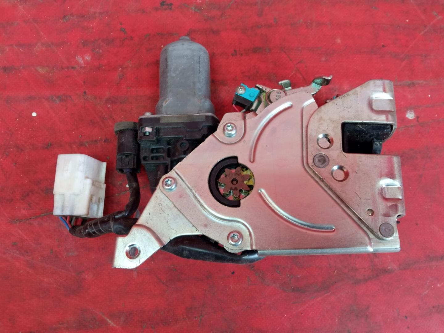 Замок багажника