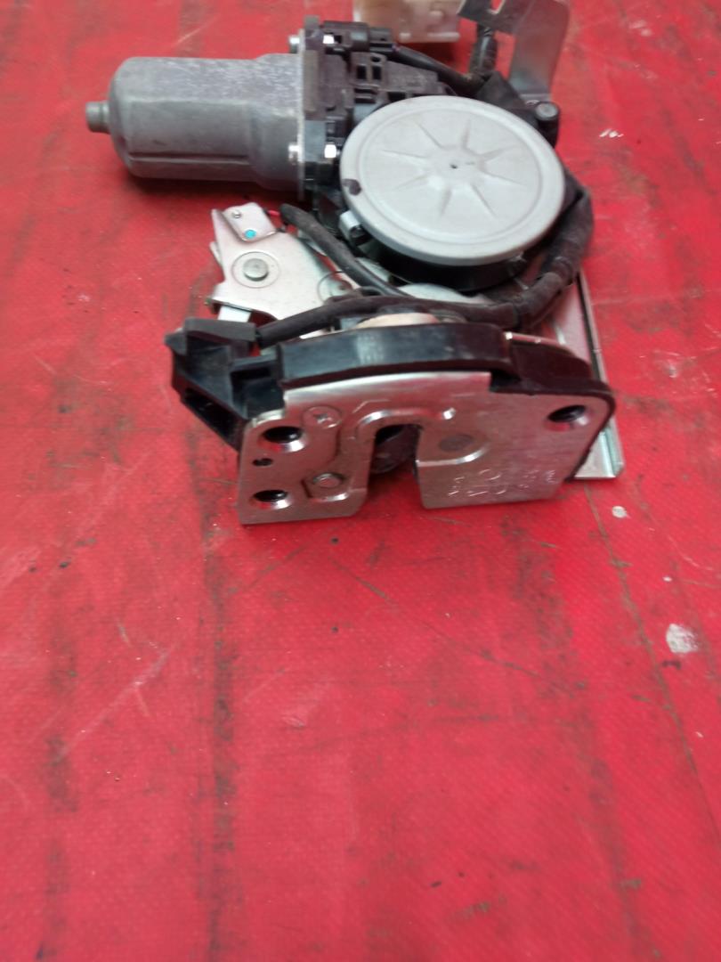 Замок багажника