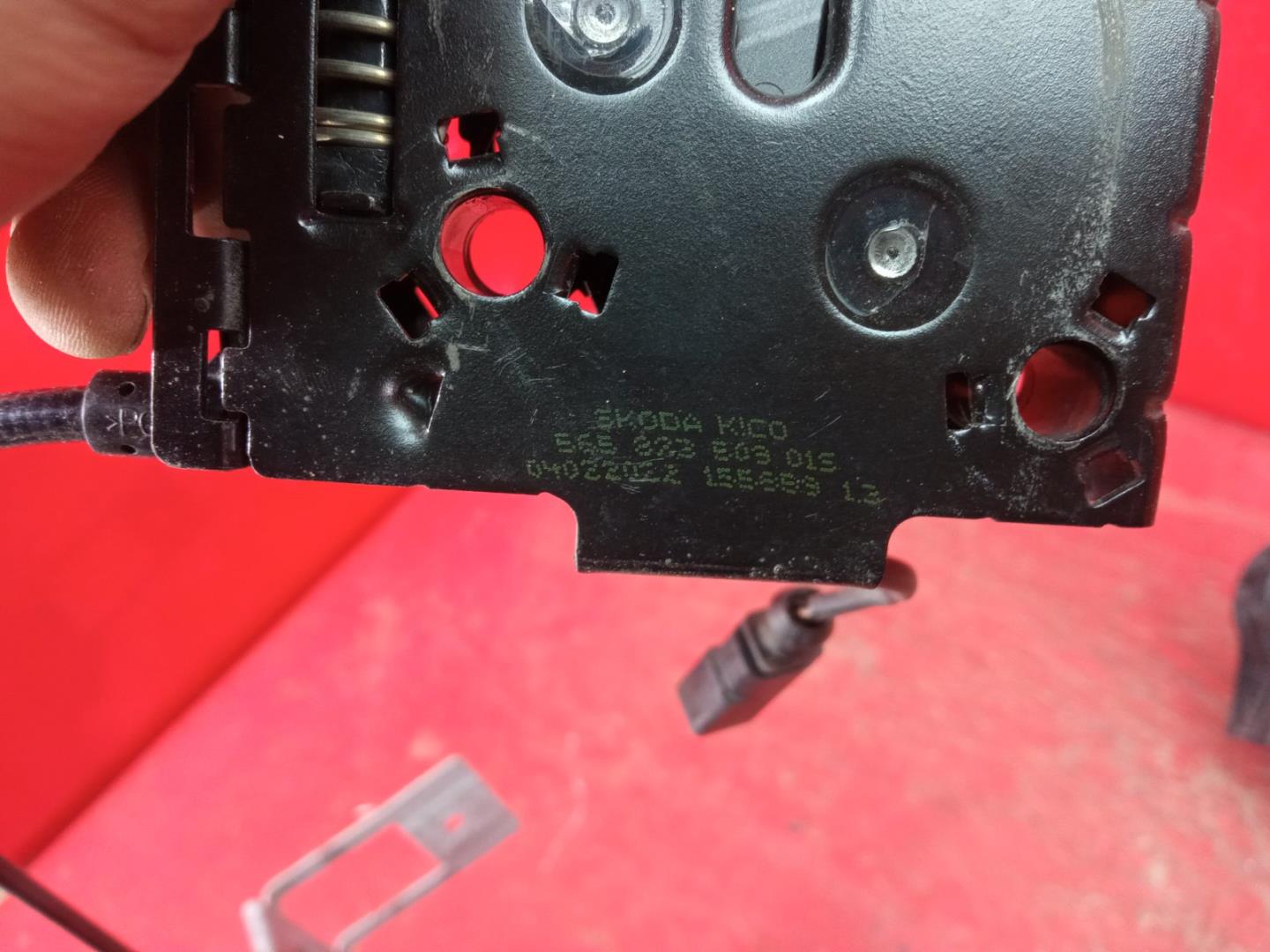 Замок капота