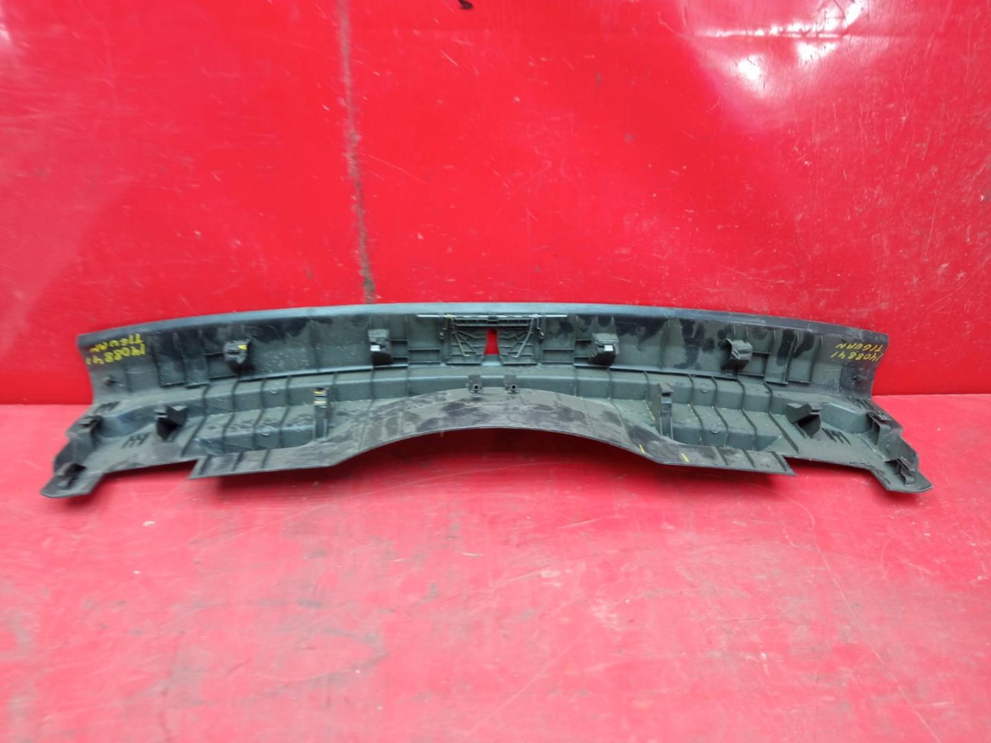 Кожух замка багажника