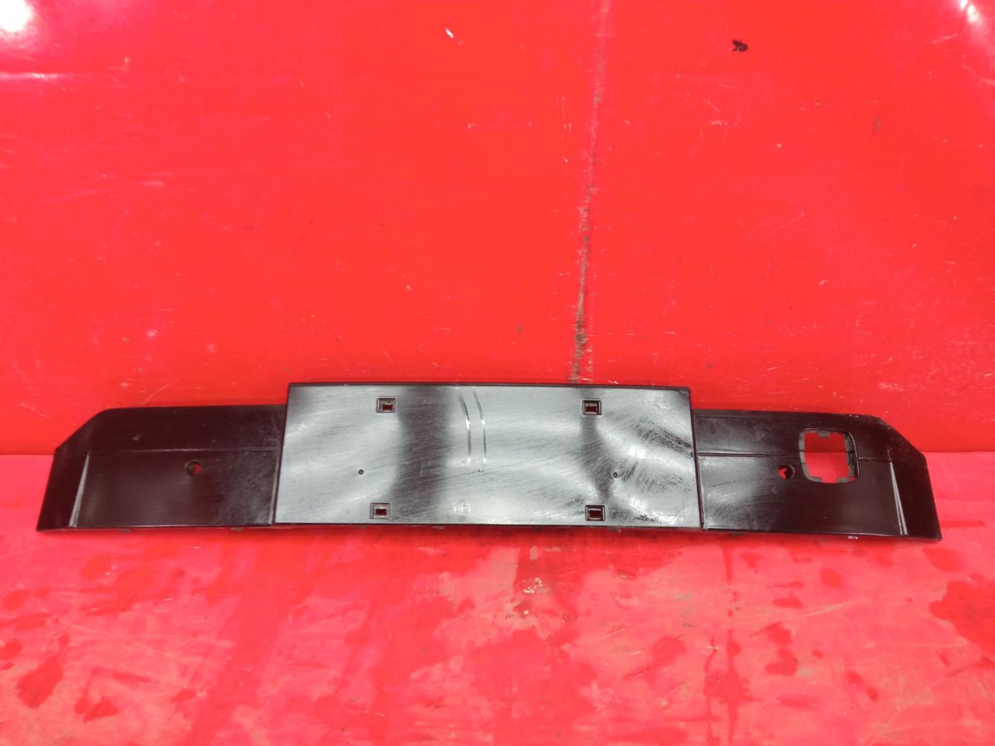 Накладка переднего бампера под номер