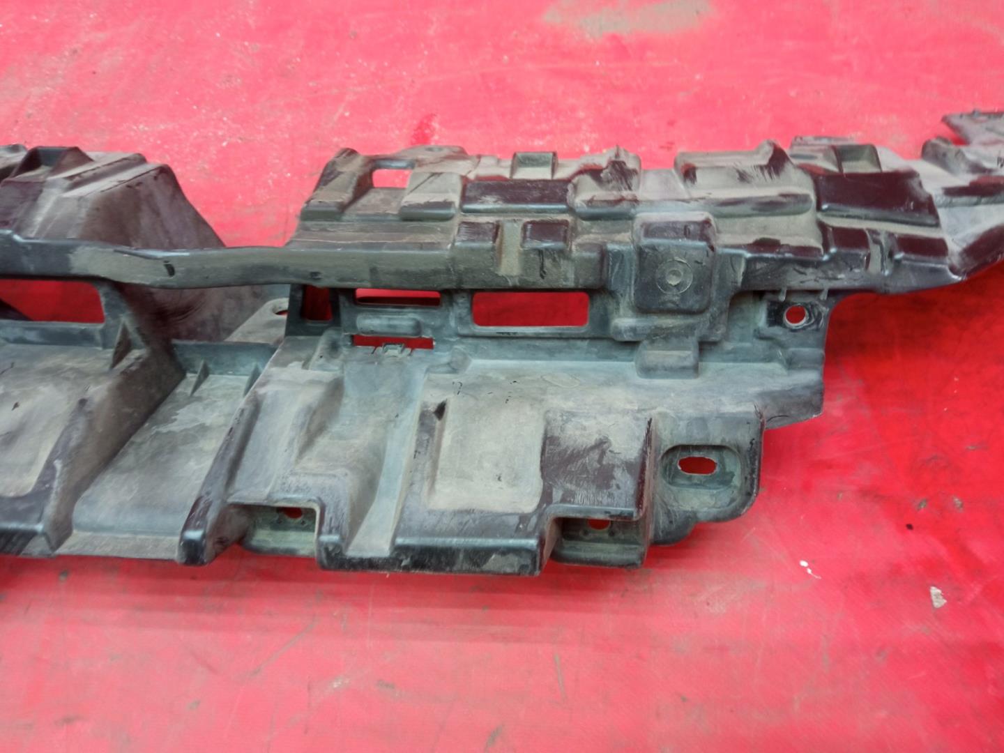 Кронштейн решетки радиатора