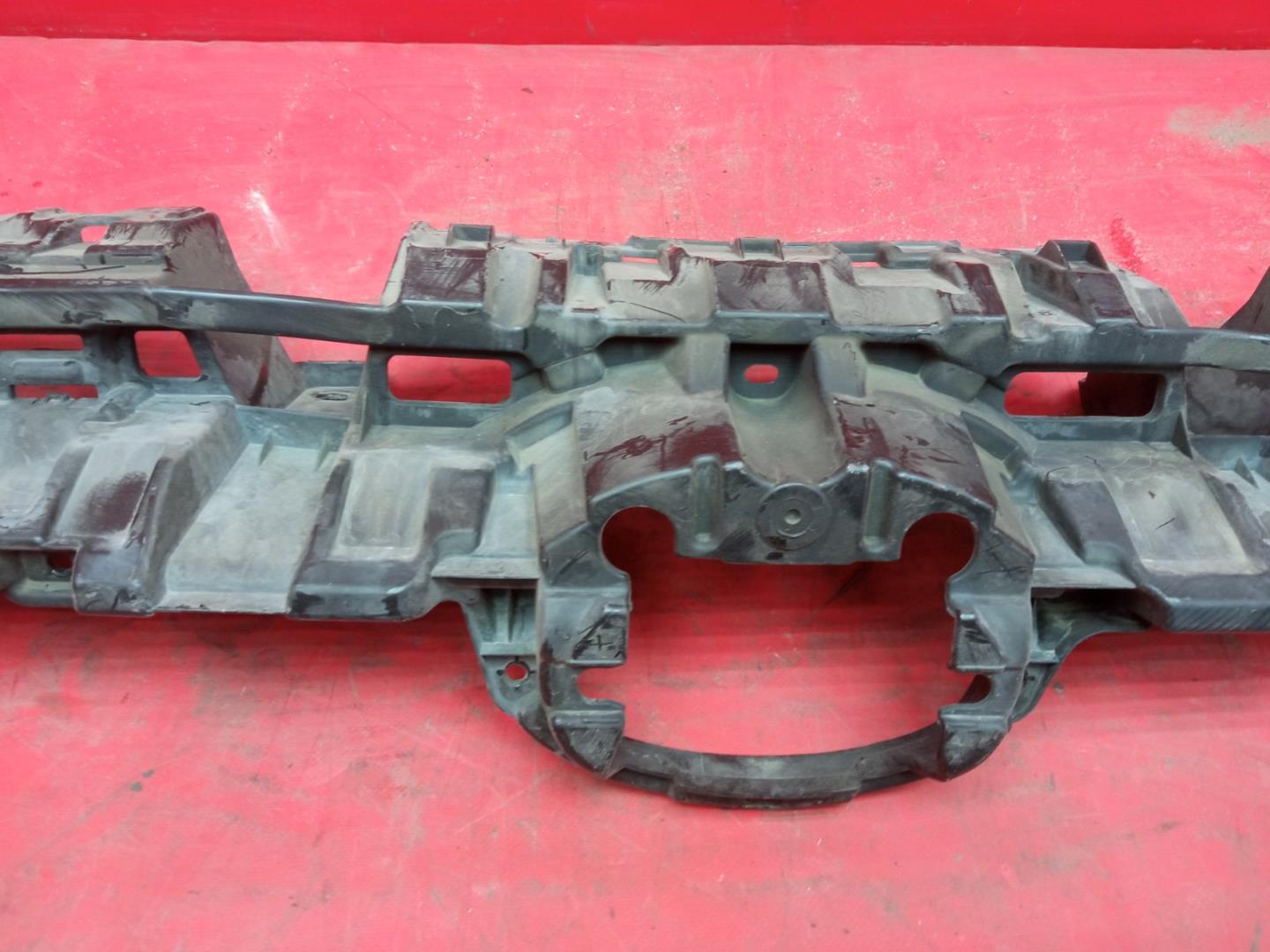 Кронштейн решетки радиатора