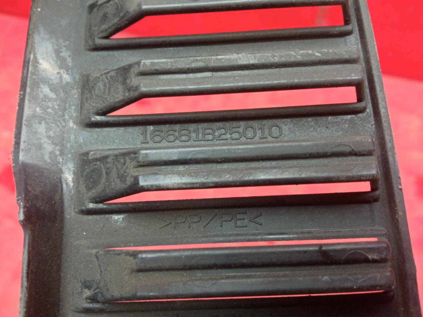 Кожух замка капота