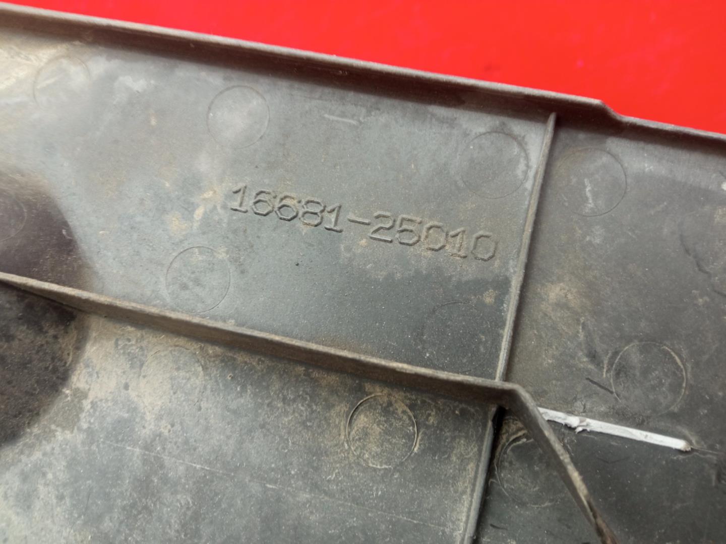 Кожух замка капота