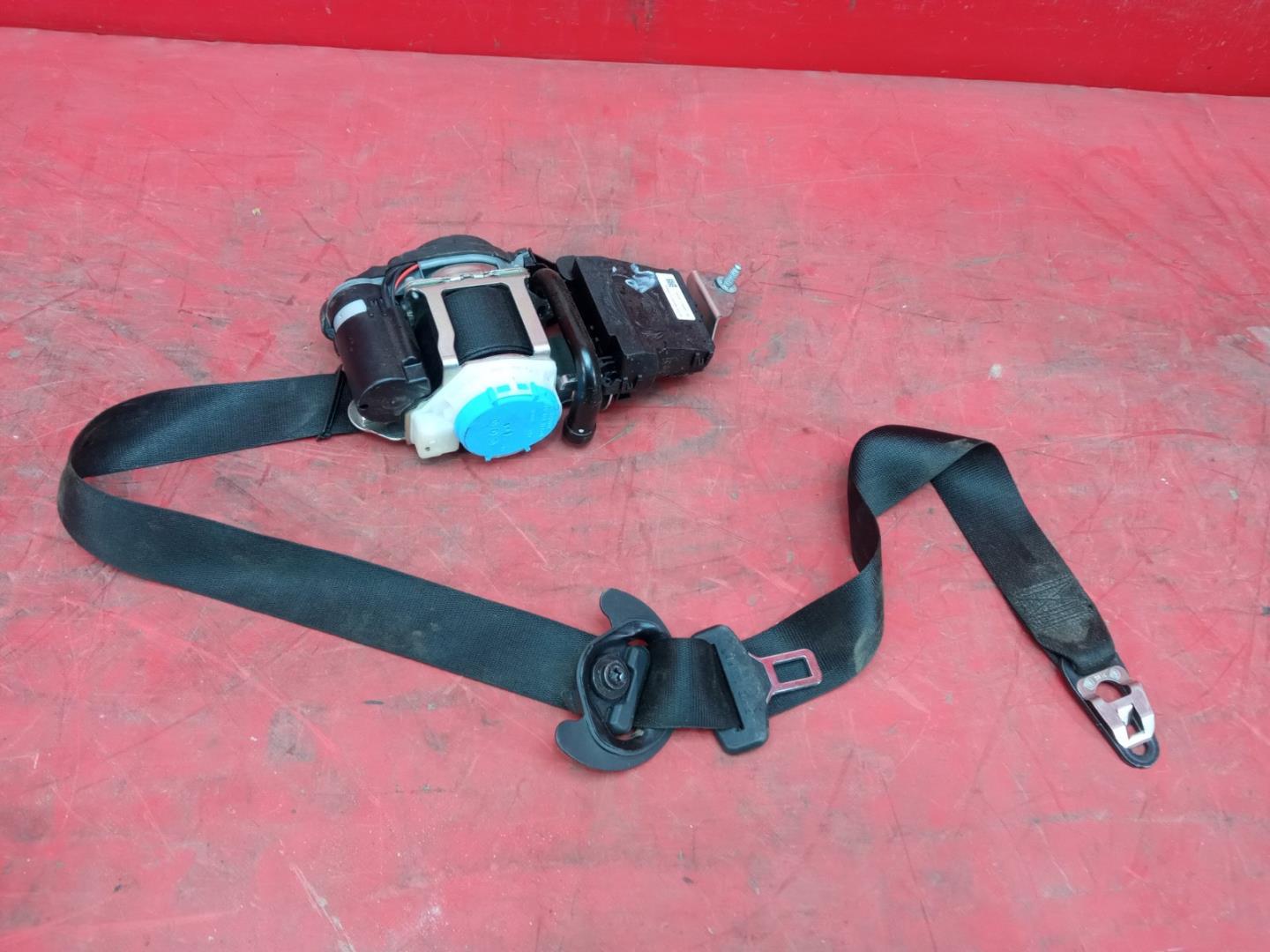 Ремень безопасности