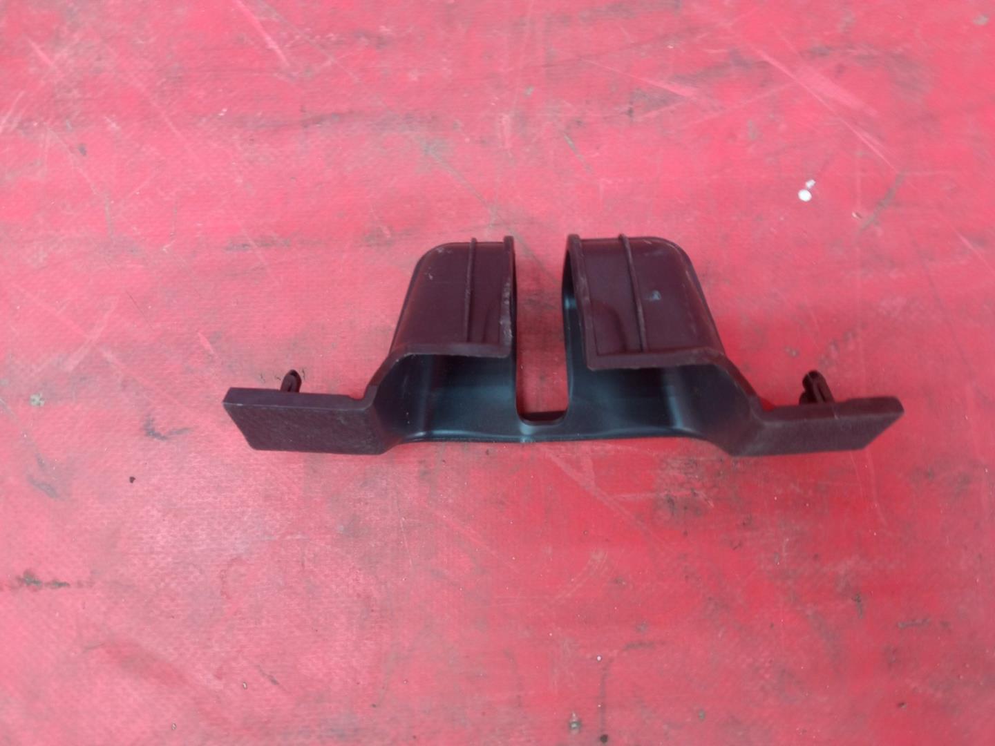 Кожух замка багажника