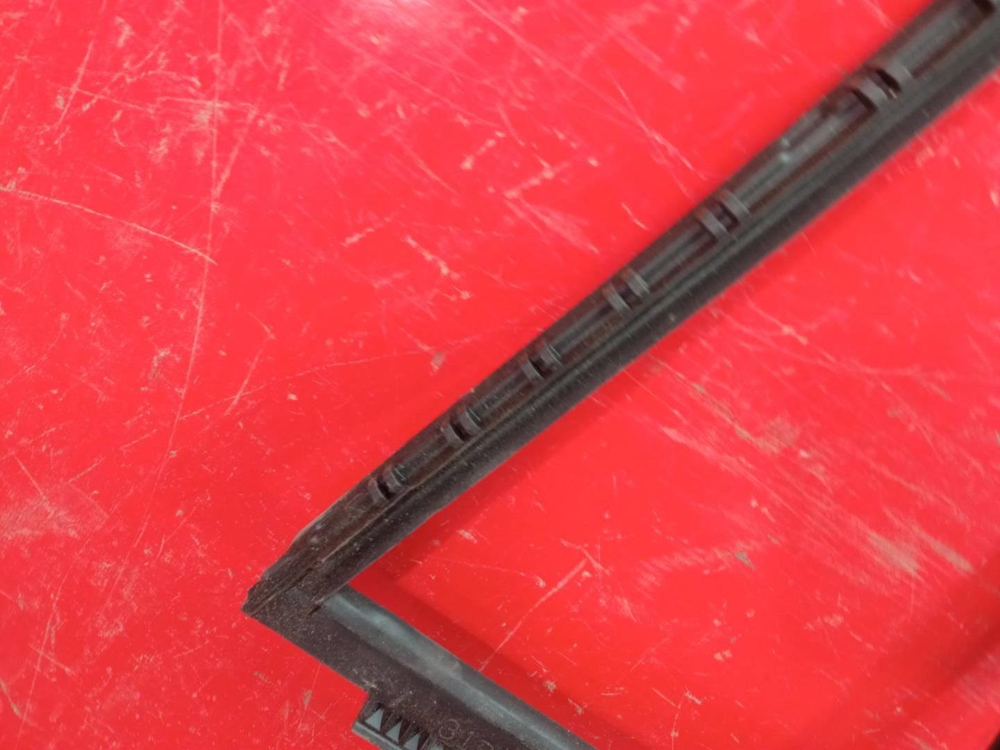 Уплотнитель стекла двери