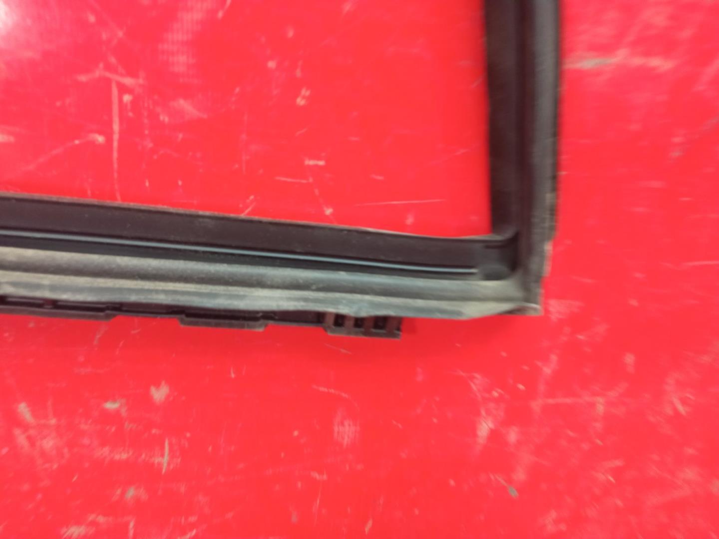 Уплотнитель стекла двери