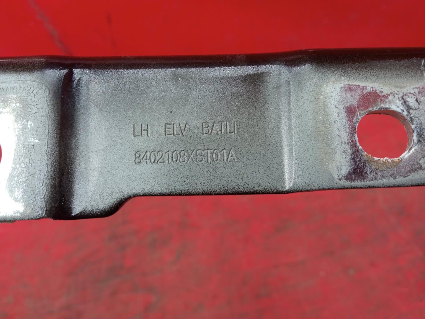 Петля капота