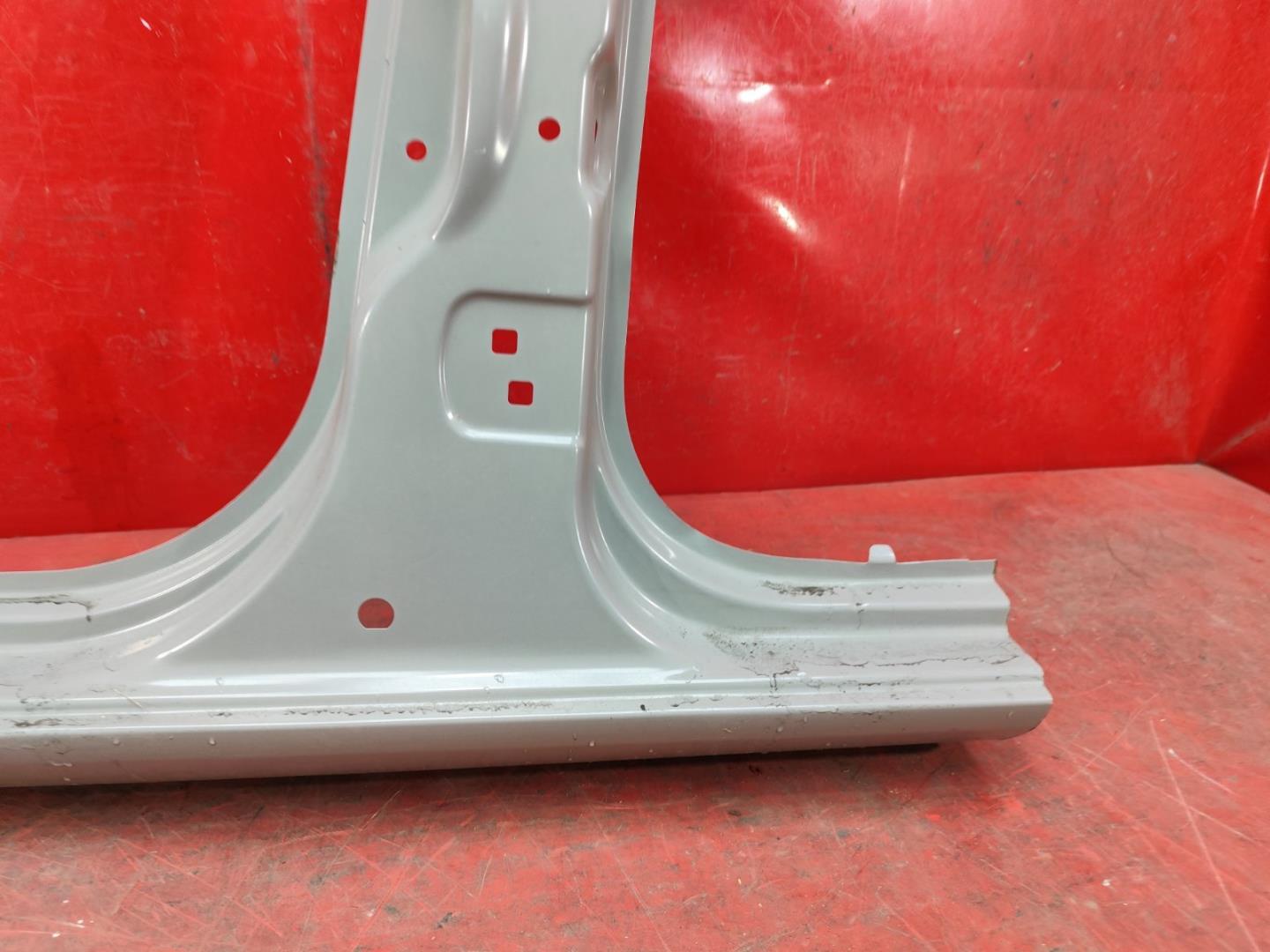 Кузовной элемент