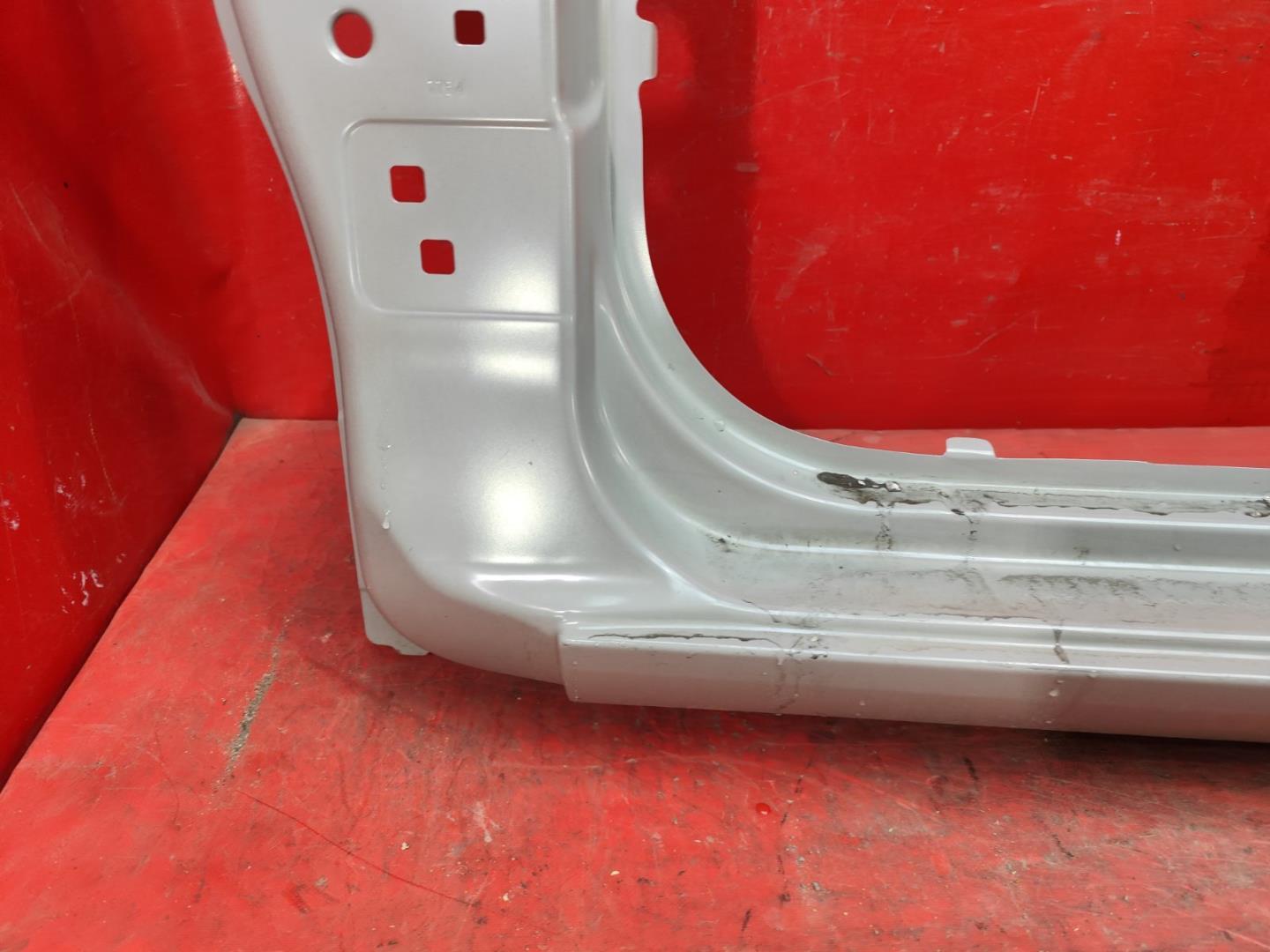 Кузовной элемент