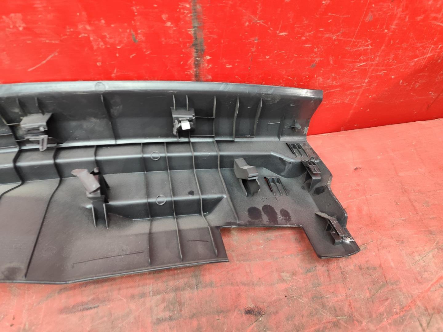 Кожух замка багажника