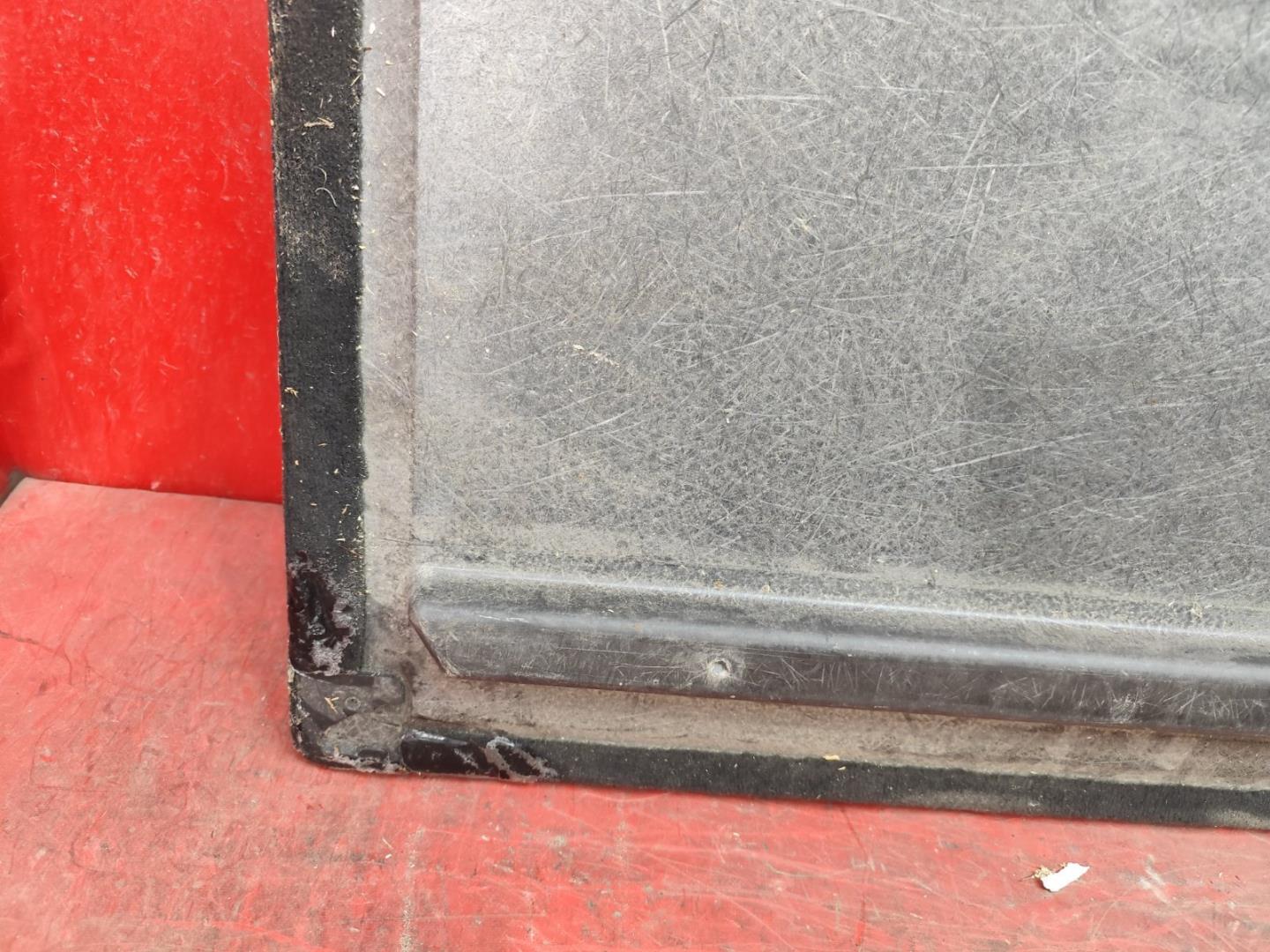 Пол багажника