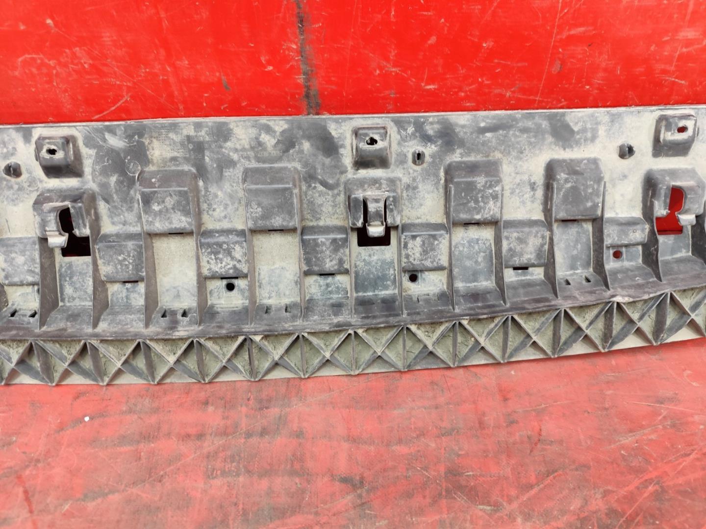 Пыльник переднего бампера