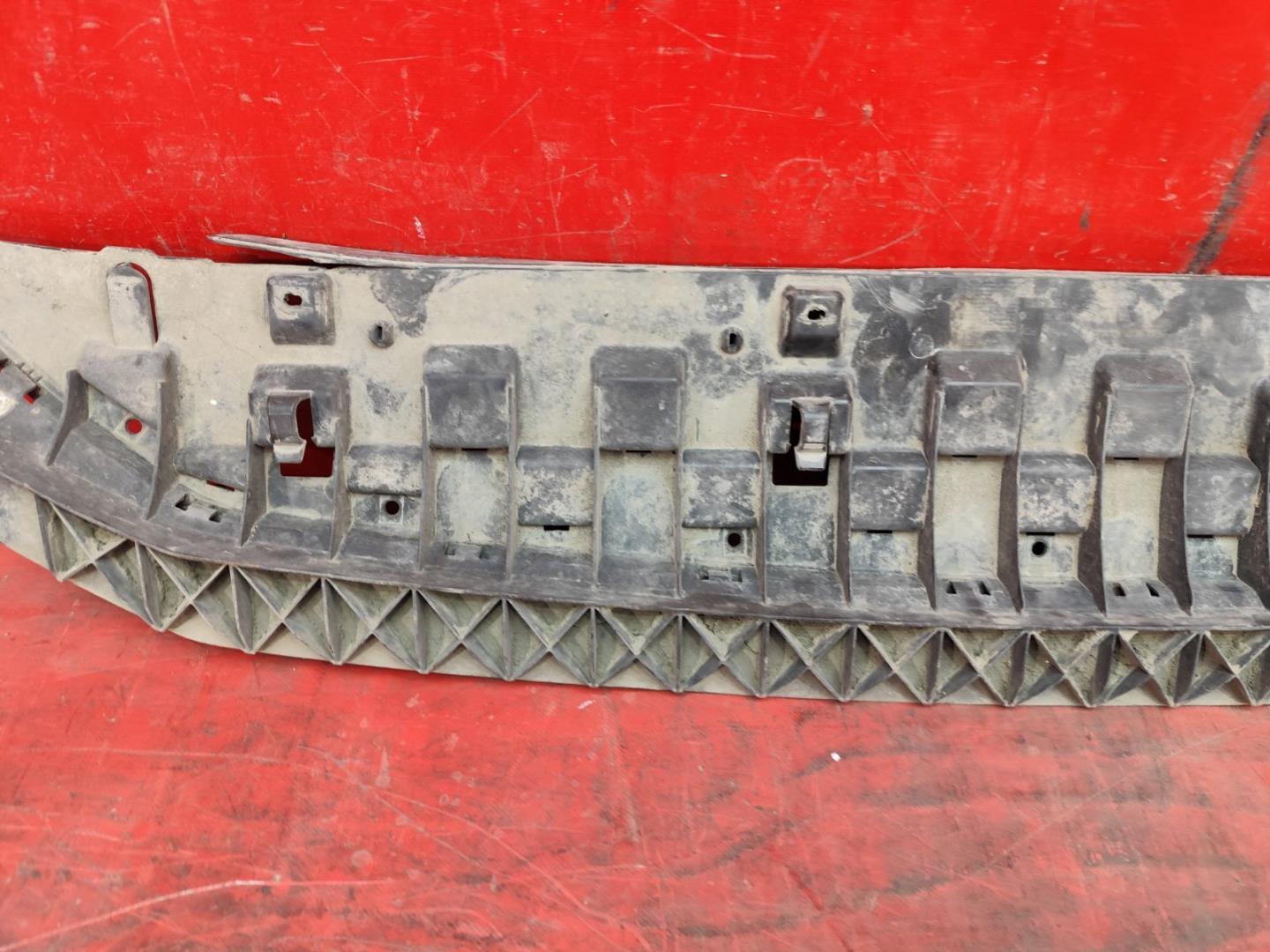 Пыльник переднего бампера