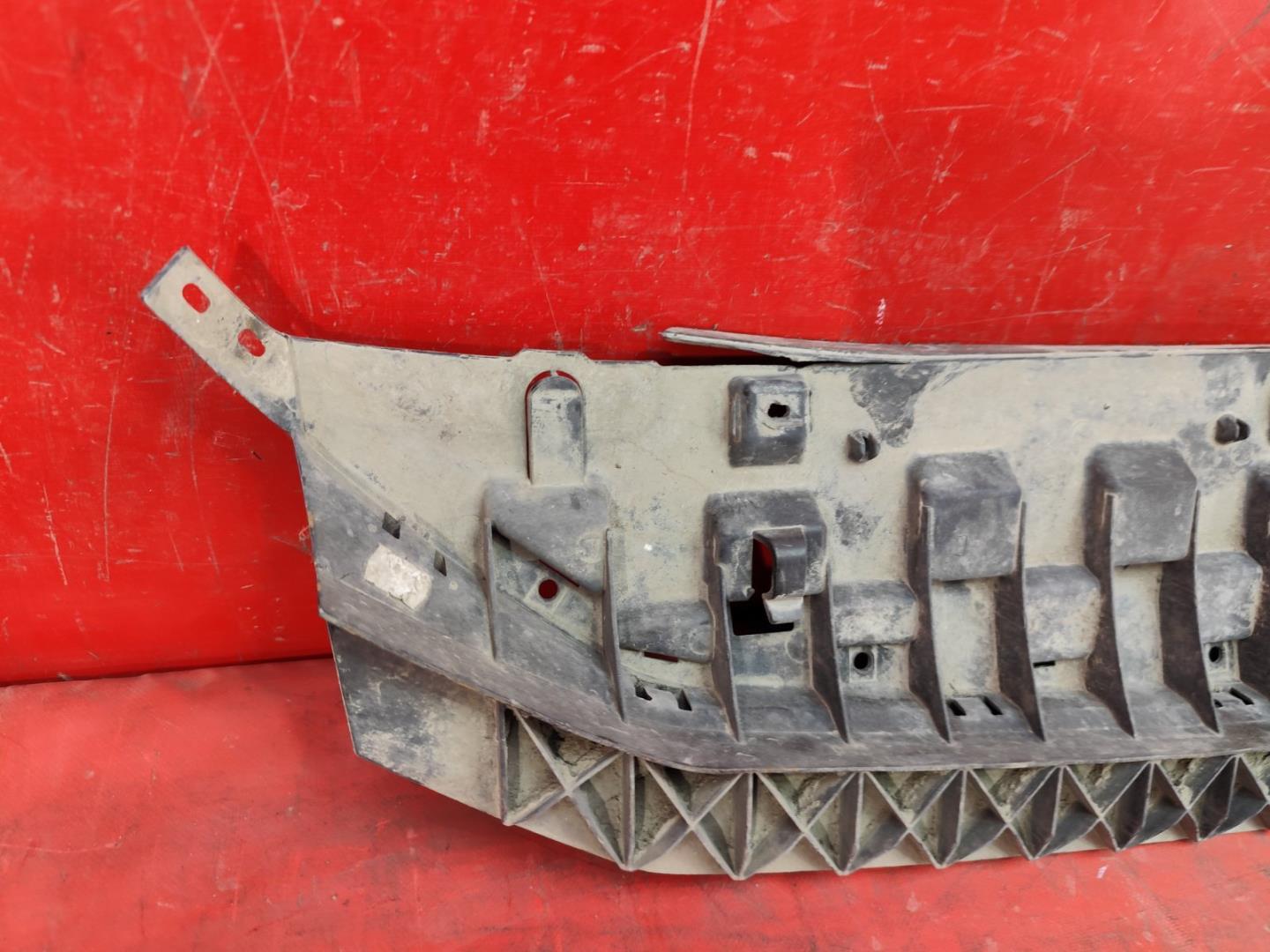 Пыльник переднего бампера