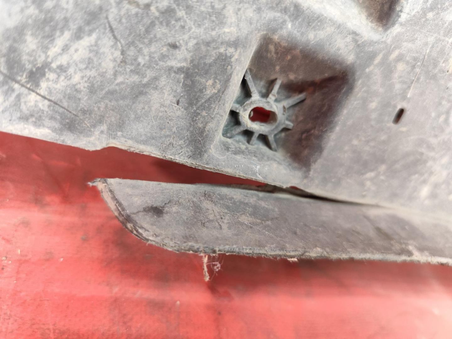 Пыльник переднего бампера