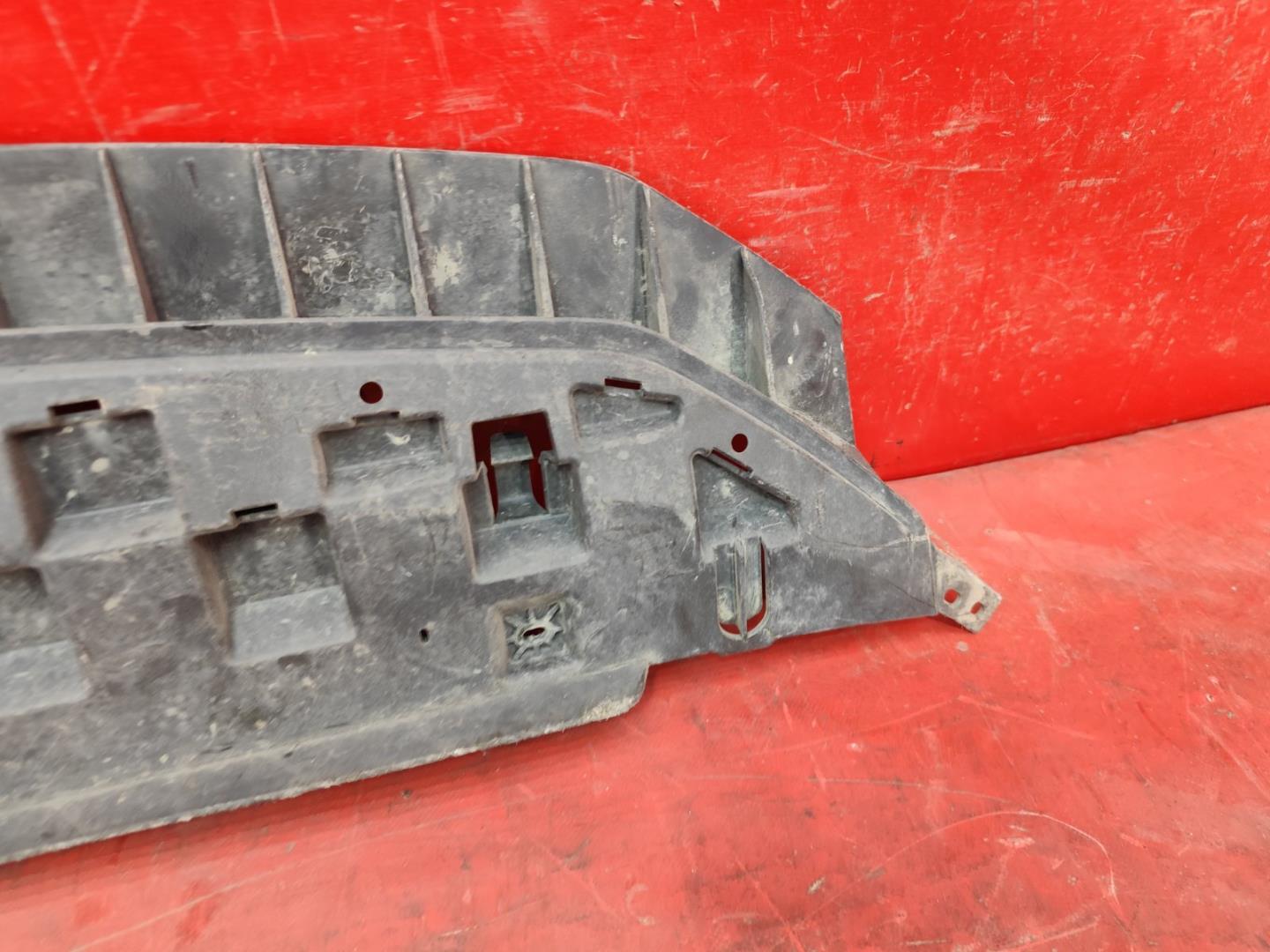 Пыльник переднего бампера