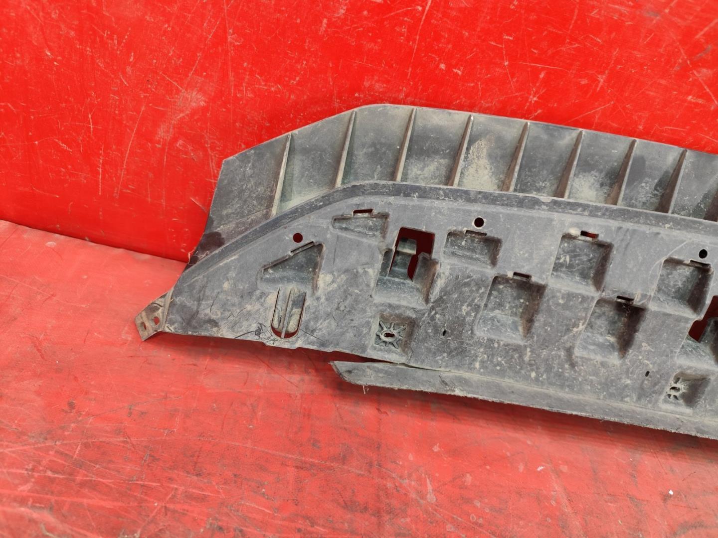 Пыльник переднего бампера