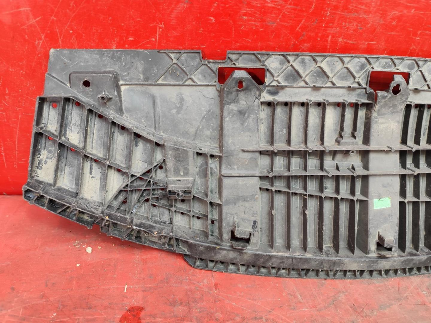 Пыльник переднего бампера