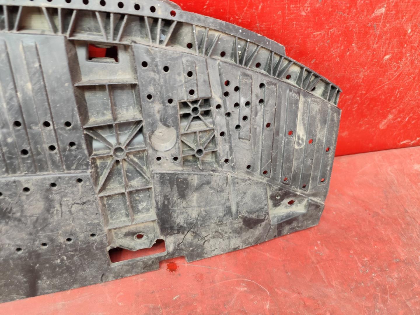 Пыльник переднего бампера