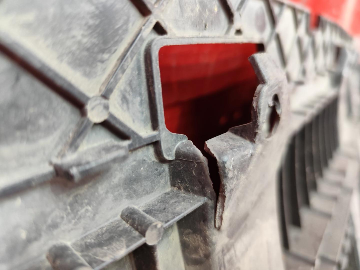 Пыльник переднего бампера