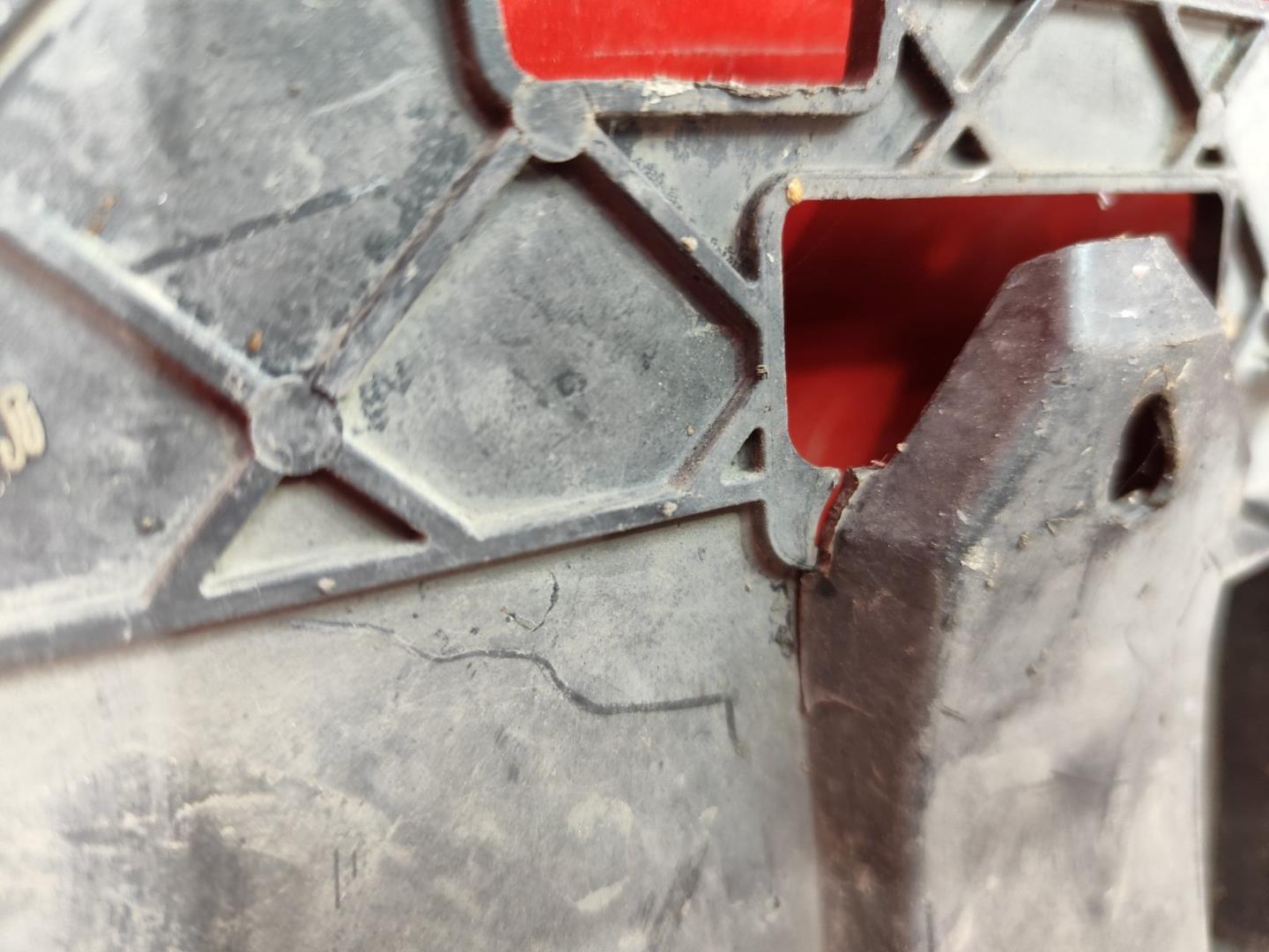 Пыльник переднего бампера