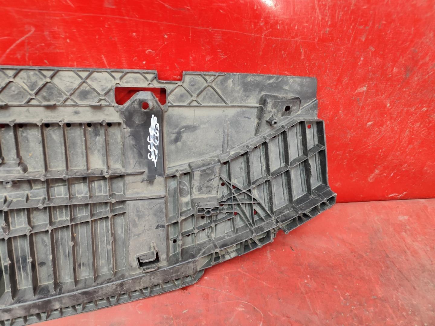 Пыльник переднего бампера